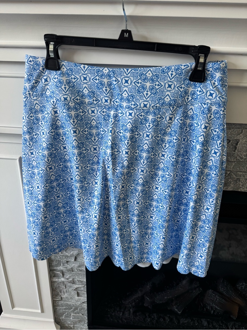 Vineyard Vines Women Performance skort Scalloped hem Cora blue white tile